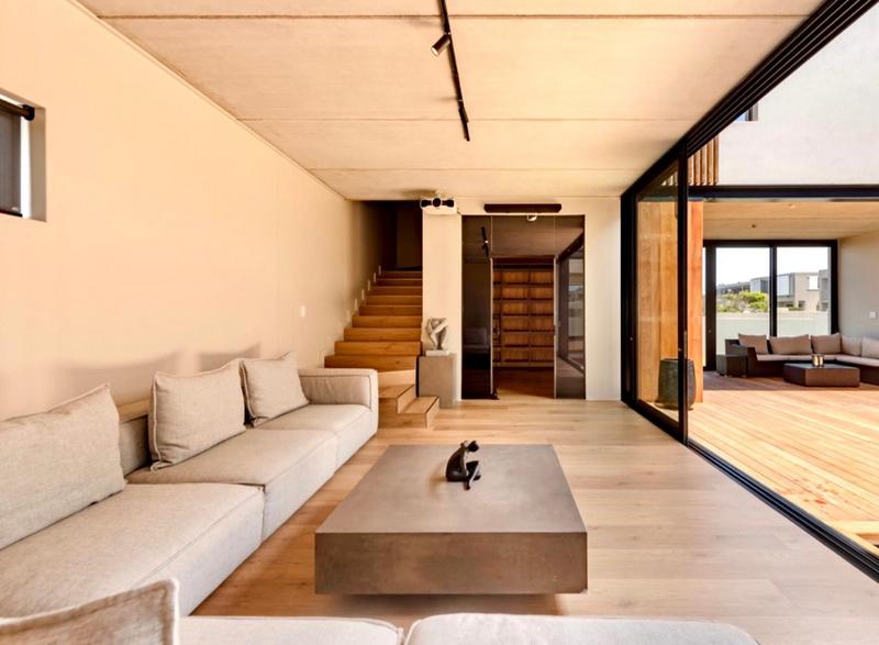 To Let 4 Bedroom Property for Rent in Keurboomstrand Western Cape